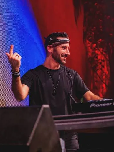 Robert Abigail live